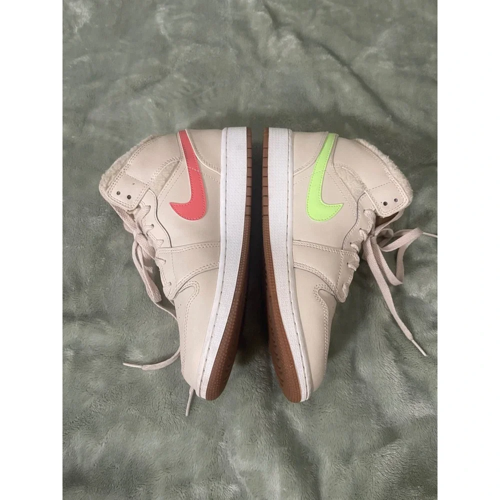 Nike Air Jordan 1 Mid SE 